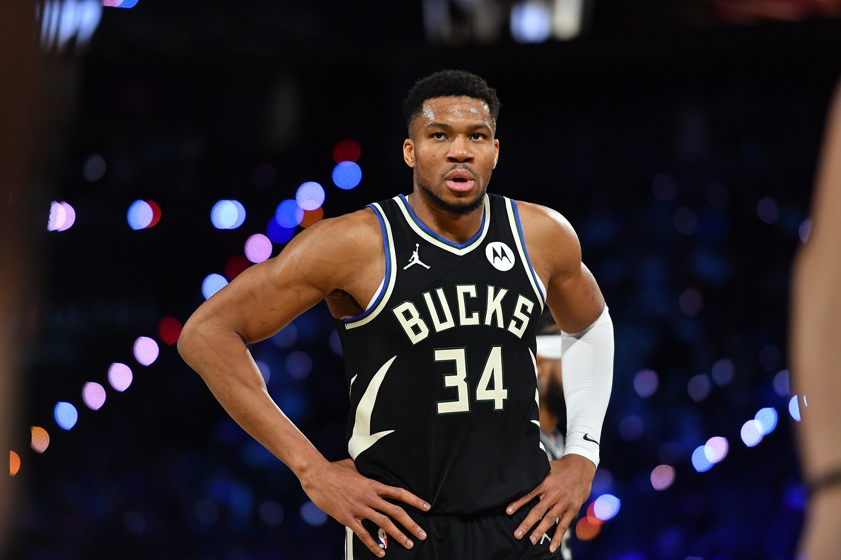 同城乐体育平台-关于雄鹿不敌雷霆，字母哥表现平平的信息