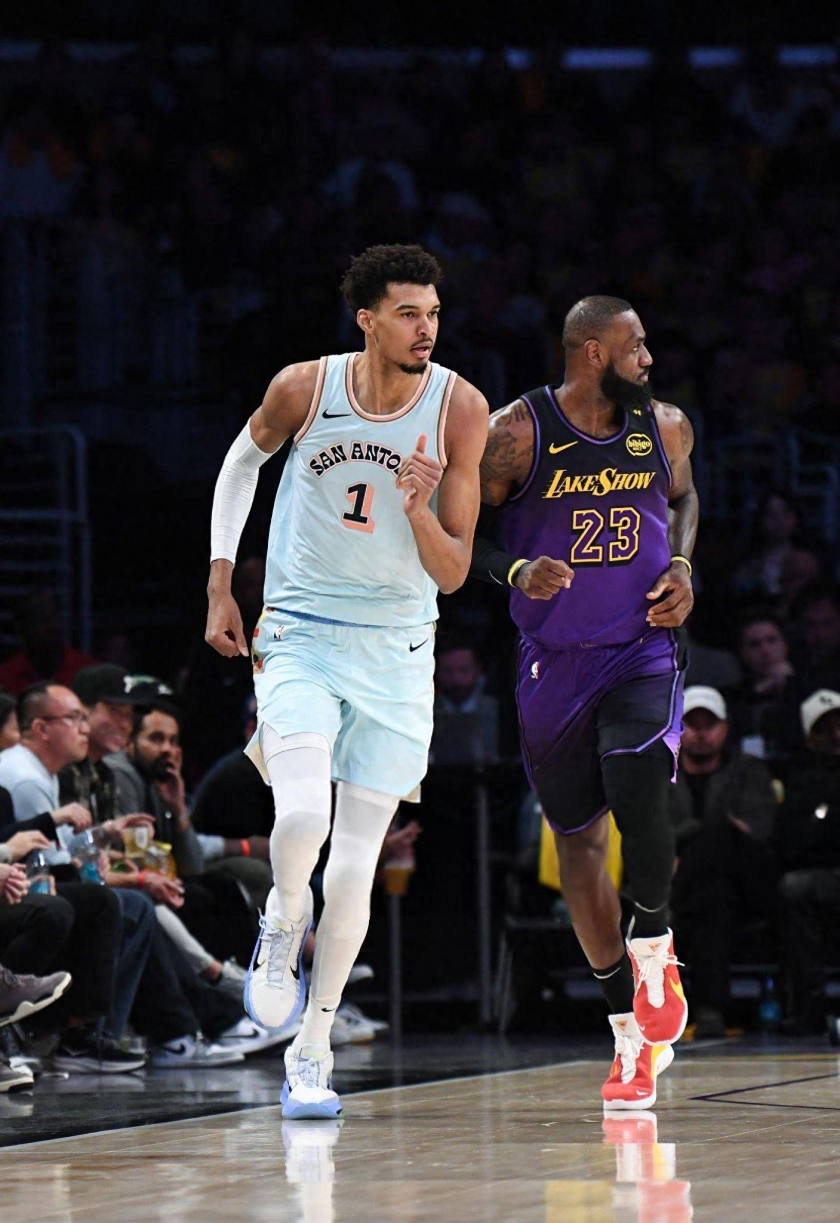 湖人当家球星因伤缺席多场，球队成绩滑坡的简单介绍