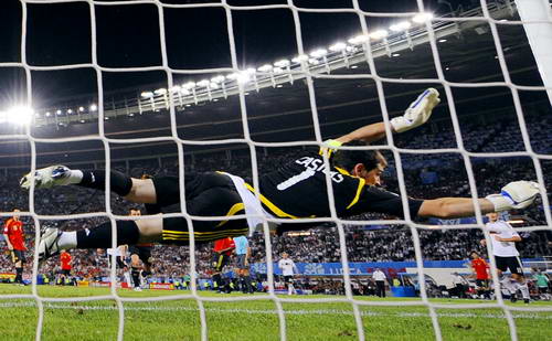 维也纳球场上的大战，匈牙利队取得较量胜利的简单介绍