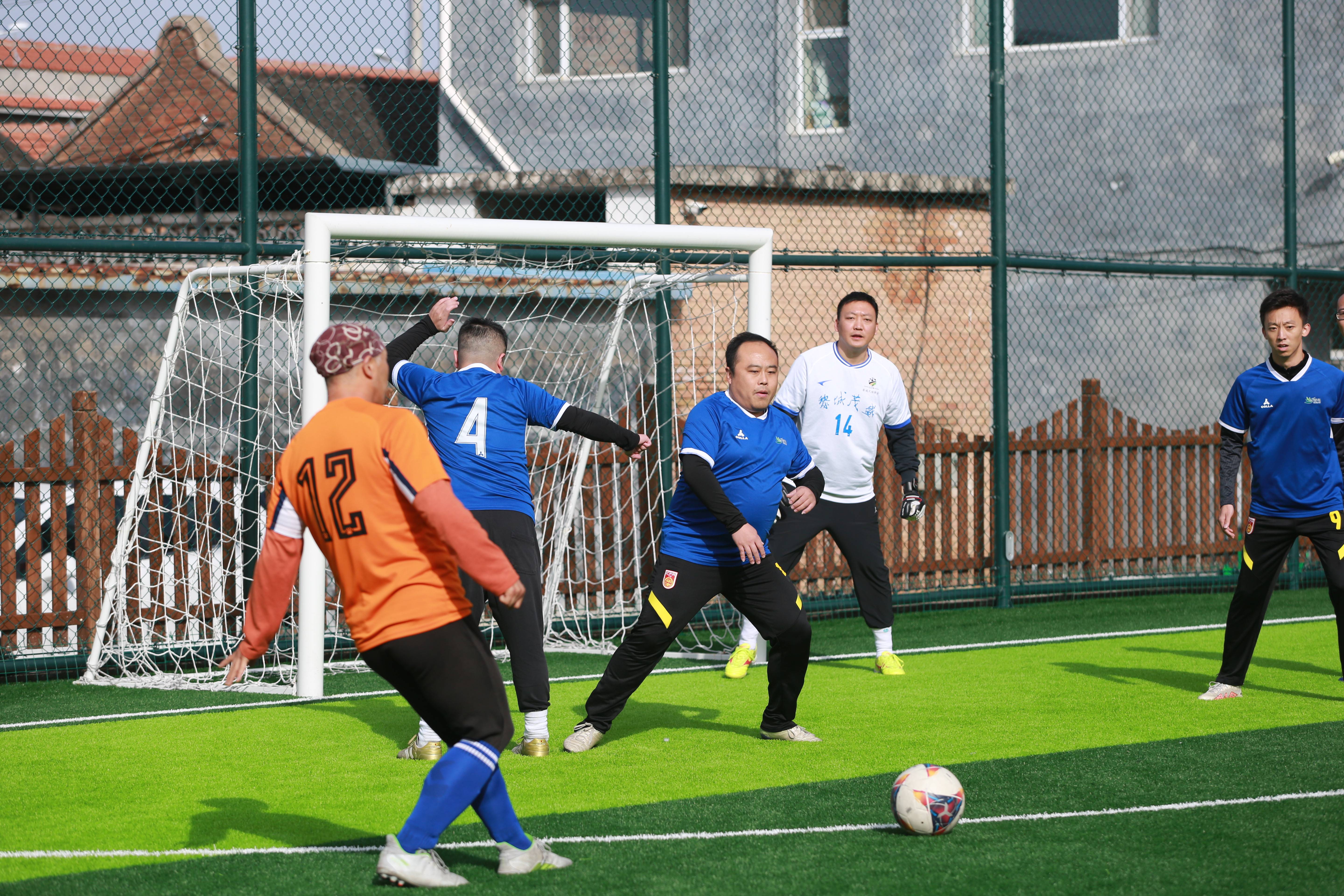 同城乐体育官网app-球队备战比赛，球员精神抖擞